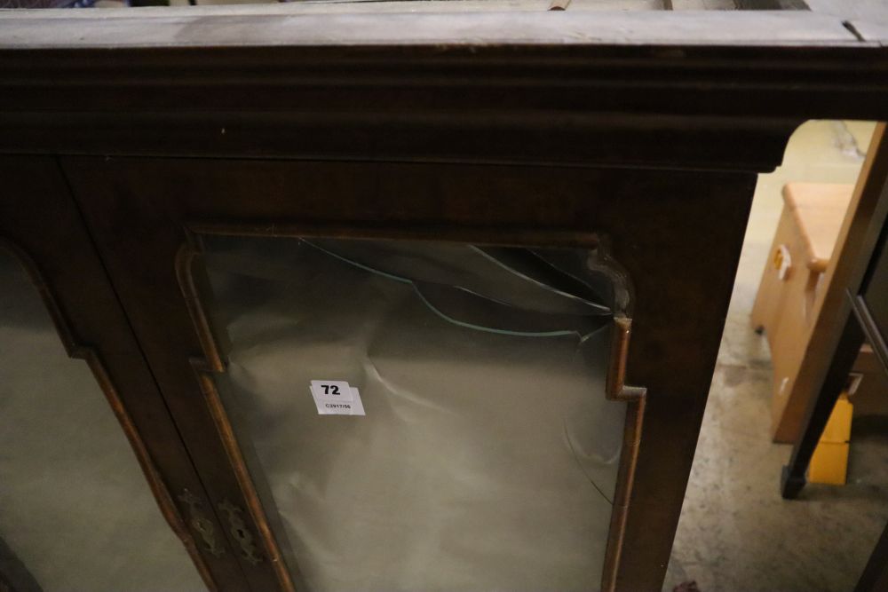 An early 18th century walnut bookcase top, width 100cm height 99cm